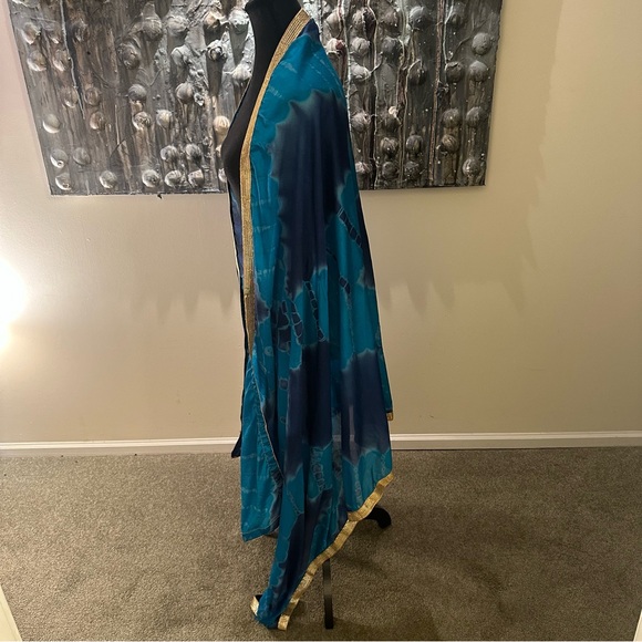 ⭐️ Silk Blue and Gold Sheer Shawl - Picture 5 of 6